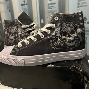 Women’s RAAD lifting sneakers.